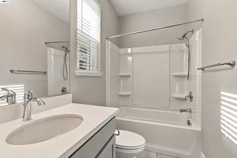Bath - 24217 2nd St, Hayward, CA 94541 photo 3 of 5