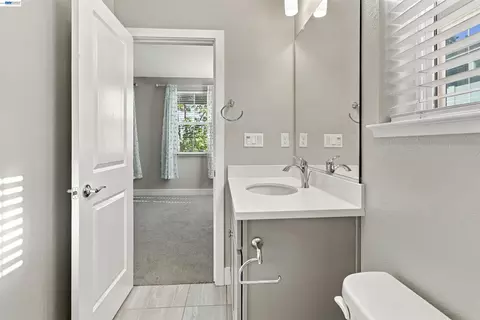 Bath - 24217 2nd St, Hayward, CA 94541 photo 4 of 5