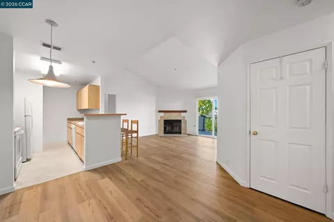 1430 Bel Air Dr #307, Concord, CA 94521