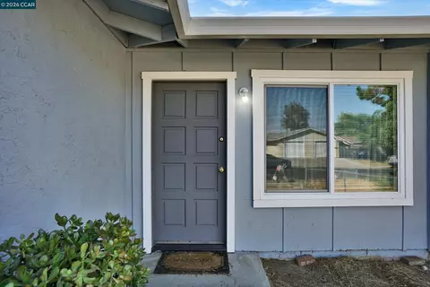 Entry Way - 156 E Trident Dr, Pittsburg, CA 94565 photo 1 of 4