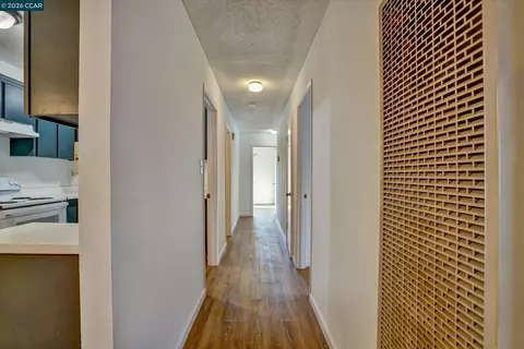 Entry Way - 156 E Trident Dr, Pittsburg, CA 94565 photo 3 of 4