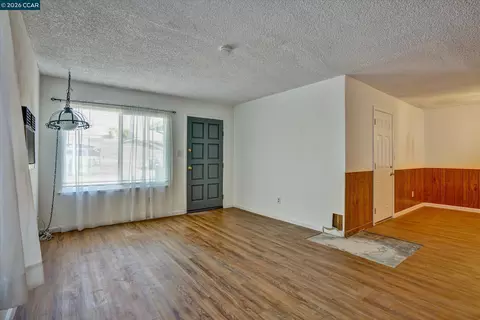 Living - 156 E Trident Dr, Pittsburg, CA 94565 photo 3 of 5
