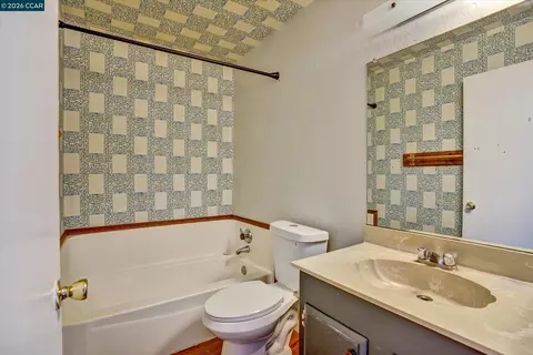 Bath - 156 E Trident Dr, Pittsburg, CA 94565 photo 1 of 2