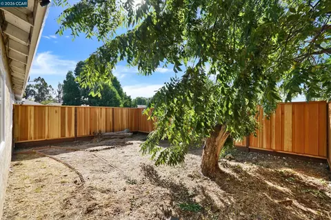 Exterior - 156 E Trident Dr, Pittsburg, CA 94565 photo 4 of 7