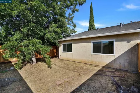 Exterior - 156 E Trident Dr, Pittsburg, CA 94565 photo 6 of 7