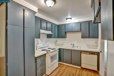 Kitchen - 156 E Trident Dr, Pittsburg, CA 94565 photo 2 of 3