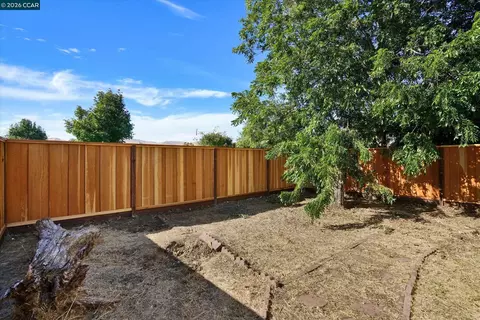 Exterior - 156 E Trident Dr, Pittsburg, CA 94565 photo 5 of 7