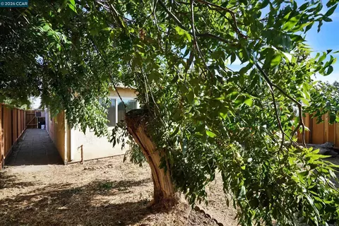 Exterior - 156 E Trident Dr, Pittsburg, CA 94565 photo 7 of 7