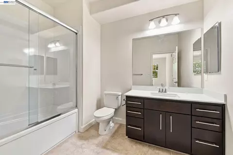 Bath - 1565 Mccandless Dr, Milpitas, CA 95035 photo 1 of 4