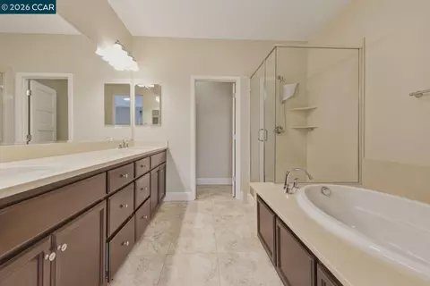 Bath - 6668 Adare Ln, Dublin, CA 94568 photo 2 of 3