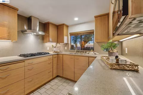 Kitchen - 5624 Greenridge Rd, Castro Valley, CA 94552 photo 3 of 11