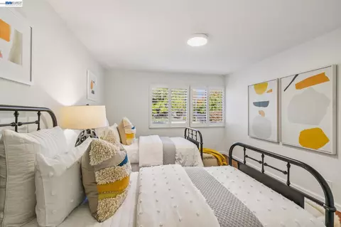 Bedroom - 5624 Greenridge Rd, Castro Valley, CA 94552 photo 6 of 12