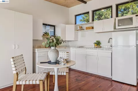 Kitchen - 5624 Greenridge Rd, Castro Valley, CA 94552 photo 11 of 11
