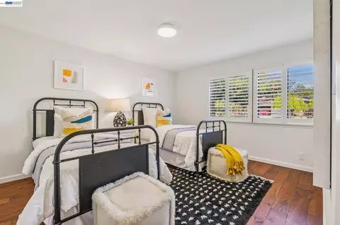 Bedroom - 5624 Greenridge Rd, Castro Valley, CA 94552 photo 5 of 12