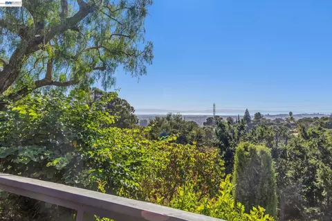 View/Area - 5624 Greenridge Rd, Castro Valley, CA 94552 photo 3 of 4