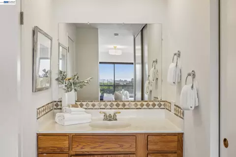 Bath - 5624 Greenridge Rd, Castro Valley, CA 94552 photo 2 of 5