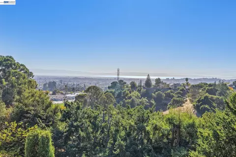View/Area - 5624 Greenridge Rd, Castro Valley, CA 94552 photo 2 of 4
