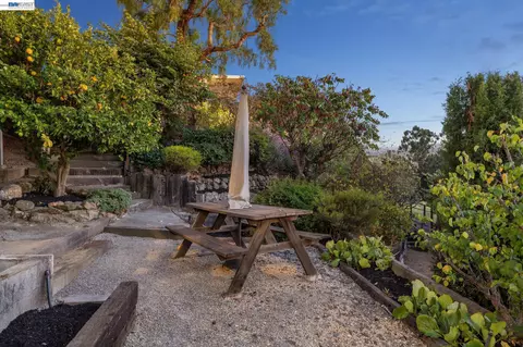 Exterior - 5624 Greenridge Rd, Castro Valley, CA 94552 photo 13 of 39