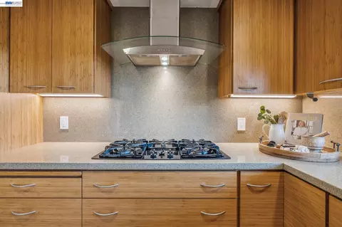Kitchen - 5624 Greenridge Rd, Castro Valley, CA 94552 photo 9 of 11
