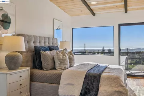 Bedroom - 5624 Greenridge Rd, Castro Valley, CA 94552 photo 11 of 12