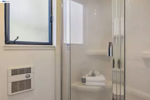 Bath - 5624 Greenridge Rd, Castro Valley, CA 94552 photo 3 of 5