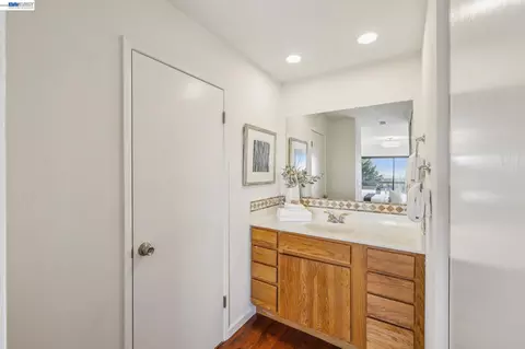 Bath - 5624 Greenridge Rd, Castro Valley, CA 94552 photo 1 of 5