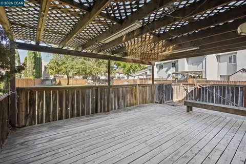 Exterior - 146 Riverway Dr, Pittsburg, CA 94565 photo 4 of 17