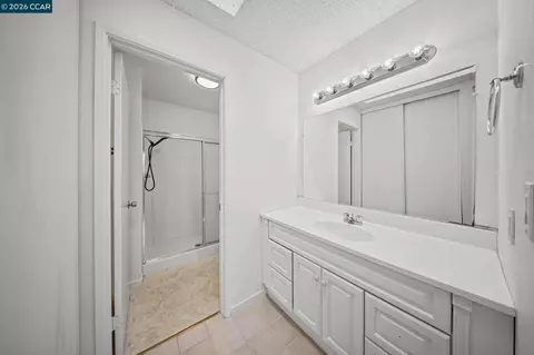 Bath - 146 Riverway Dr, Pittsburg, CA 94565 photo 3 of 5