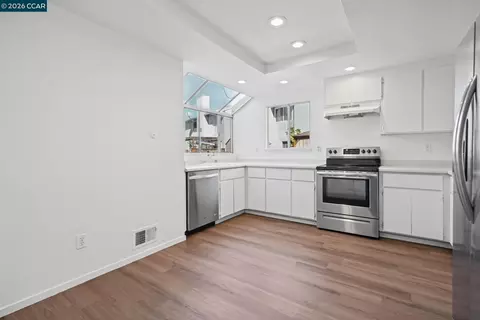 Kitchen - 146 Riverway Dr, Pittsburg, CA 94565 photo 1 of 4