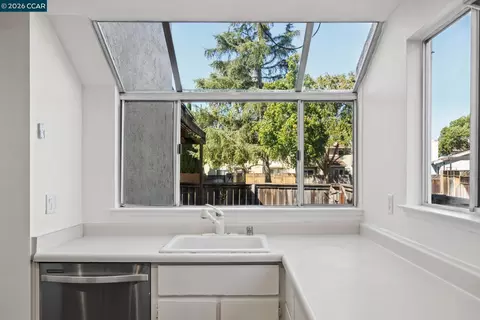Kitchen - 146 Riverway Dr, Pittsburg, CA 94565 photo 3 of 4