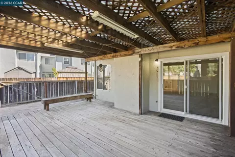 Exterior - 146 Riverway Dr, Pittsburg, CA 94565 photo 5 of 17