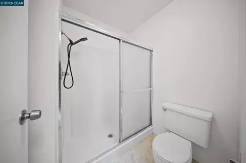 Bath - 146 Riverway Dr, Pittsburg, CA 94565 photo 4 of 5