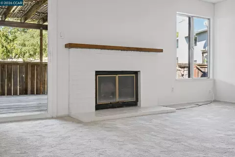 Living - 146 Riverway Dr, Pittsburg, CA 94565 photo 3 of 5