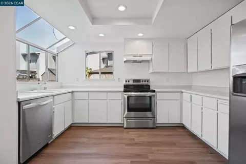 Kitchen - 146 Riverway Dr, Pittsburg, CA 94565 photo 2 of 4