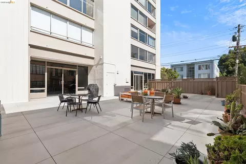 Exterior - 2550 Dana St #2F, Berkeley, CA 94704 photo 1 of 2