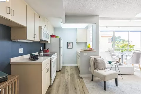 Kitchen - 2550 Dana St #2F, Berkeley, CA 94704 photo 2 of 6