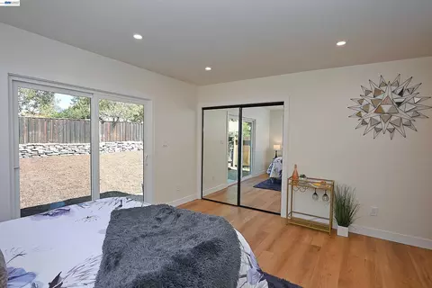 Bedroom - 2403 Mountain View Dr, Concord, CA 94520 photo 3 of 5