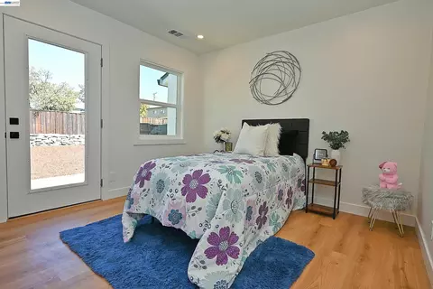 Bedroom - 2403 Mountain View Dr, Concord, CA 94520 photo 4 of 5