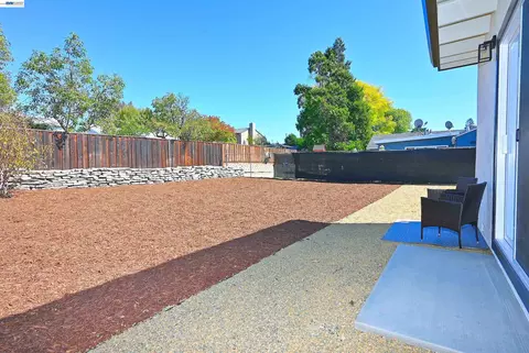 Exterior - 2403 Mountain View Dr, Concord, CA 94520 photo 6 of 11