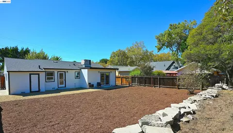 Exterior - 2403 Mountain View Dr, Concord, CA 94520 photo 3 of 11