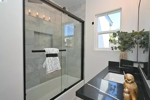 Bath - 2403 Mountain View Dr, Concord, CA 94520 photo 5 of 5