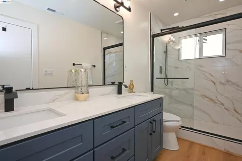 Bath - 2403 Mountain View Dr, Concord, CA 94520 photo 1 of 5