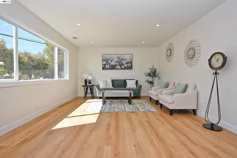 Living - 2403 Mountain View Dr, Concord, CA 94520 photo 2 of 4