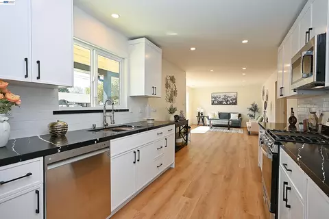 Kitchen - 2403 Mountain View Dr, Concord, CA 94520 photo 4 of 5