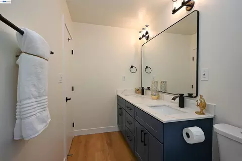 Bath - 2403 Mountain View Dr, Concord, CA 94520 photo 2 of 5