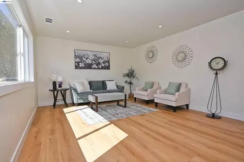 Living - 2403 Mountain View Dr, Concord, CA 94520 photo 3 of 4