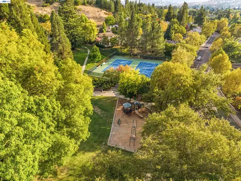 View/Area - 80 Leeds Ct E, Danville, CA 94526 photo 6 of 7