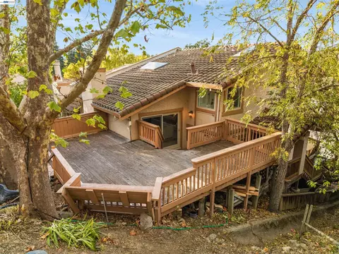 Exterior - 80 Leeds Ct E, Danville, CA 94526 photo 4 of 9