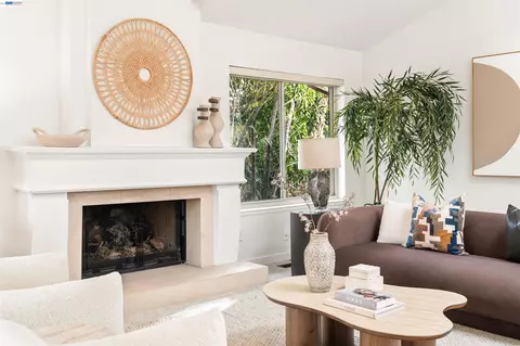 Living - 80 Leeds Ct E, Danville, CA 94526 photo 1 of 3