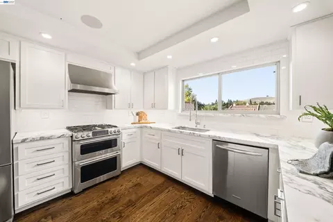 Kitchen - 80 Leeds Ct E, Danville, CA 94526 photo 3 of 4